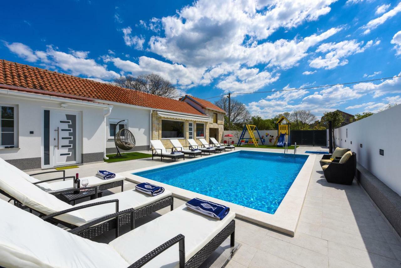 Villa Mare - With Heated Pool *