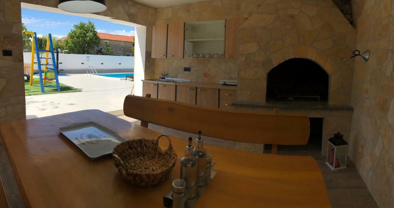 Mare - With Heated Pool Villa