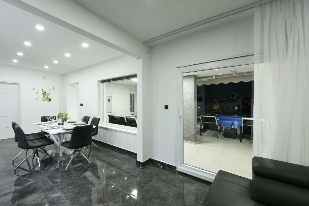 Villa Mare - With Heated Pool *