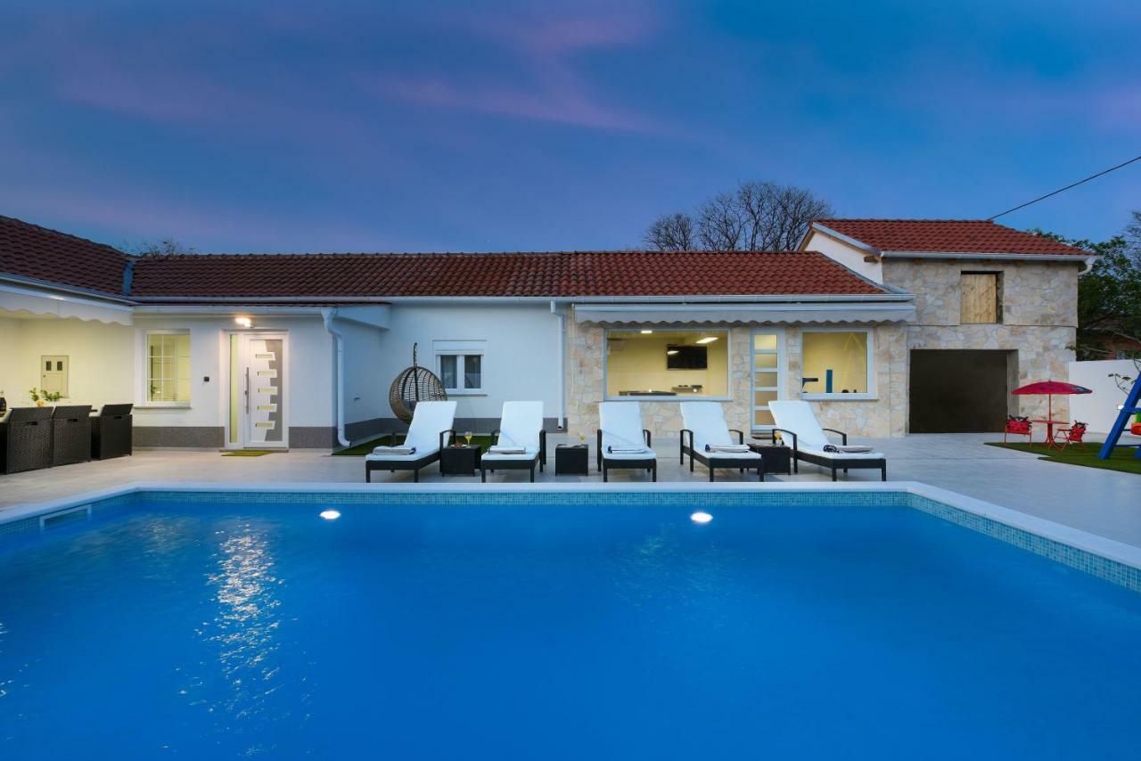 Villa Mare - With Heated Pool *