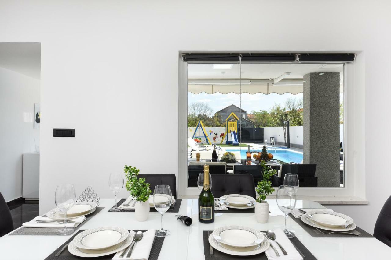 Mare - With Heated Pool Villa Zadar