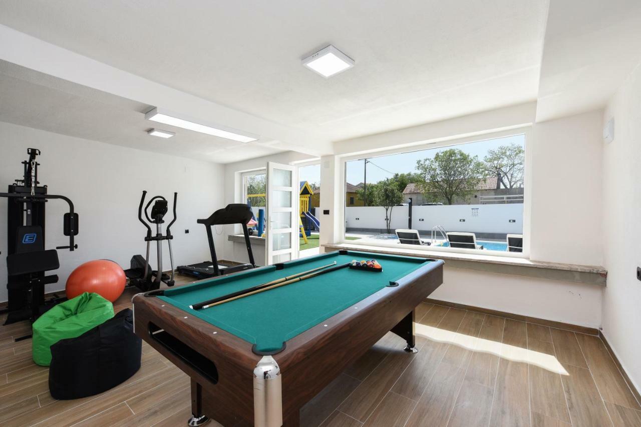 Mare - With Heated Pool Villa