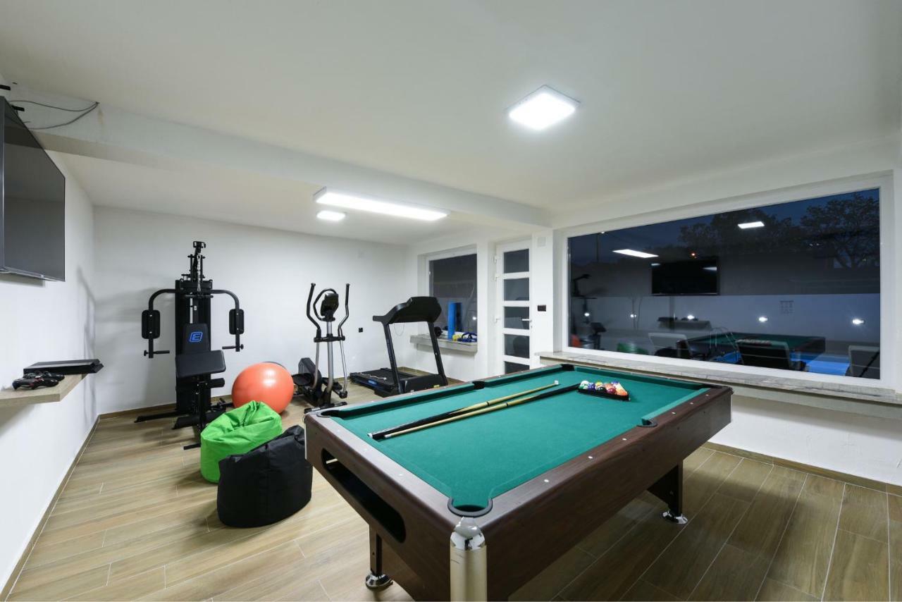 Mare - With Heated Pool Villa Zadar