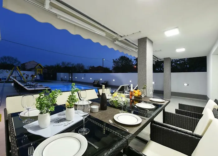Villa Mare - With Heated Pool