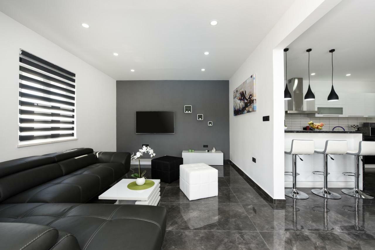 Mare - With Heated Pool * Zadar