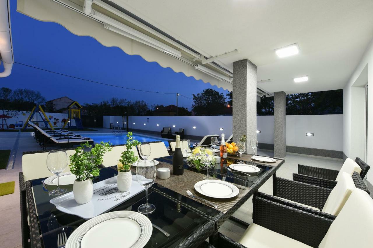 Vila Mare - With Heated Pool Zadar