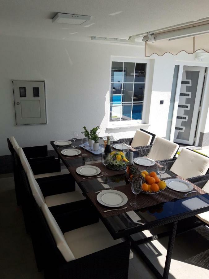 Villa Mare - With Heated Pool Zadar