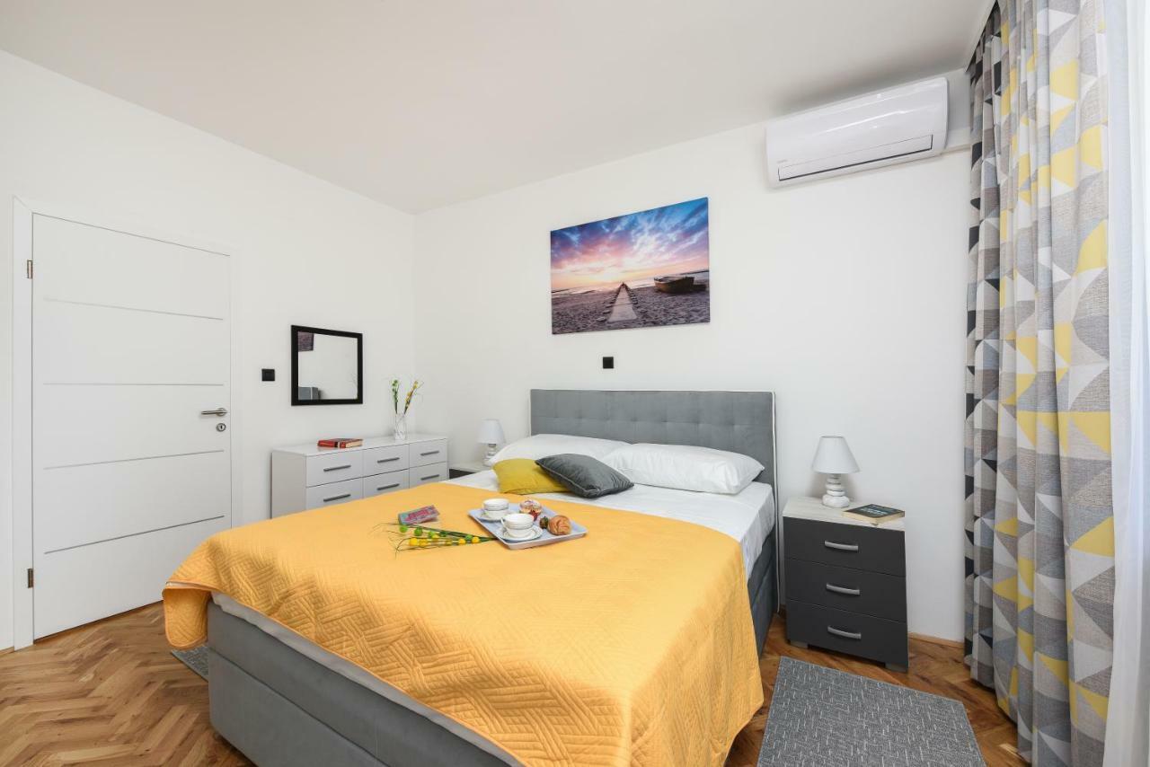 Mare - With Heated Pool Vila