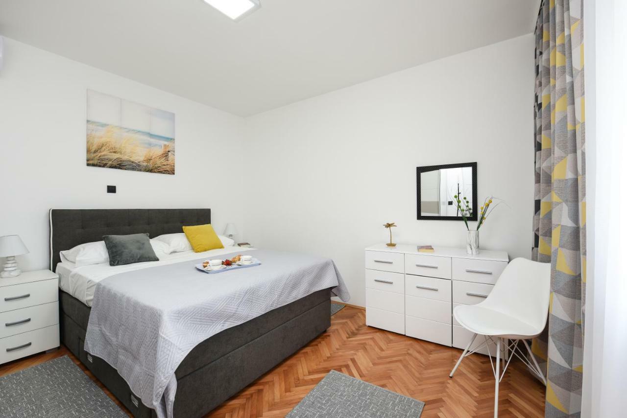 Mare - With Heated Pool Vila