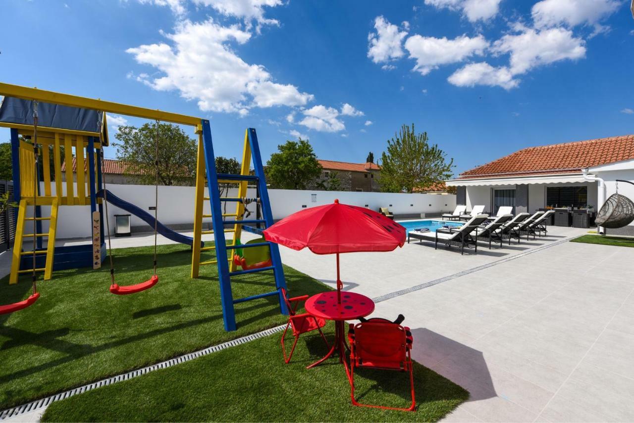 Vila Mare - With Heated Pool Zadar